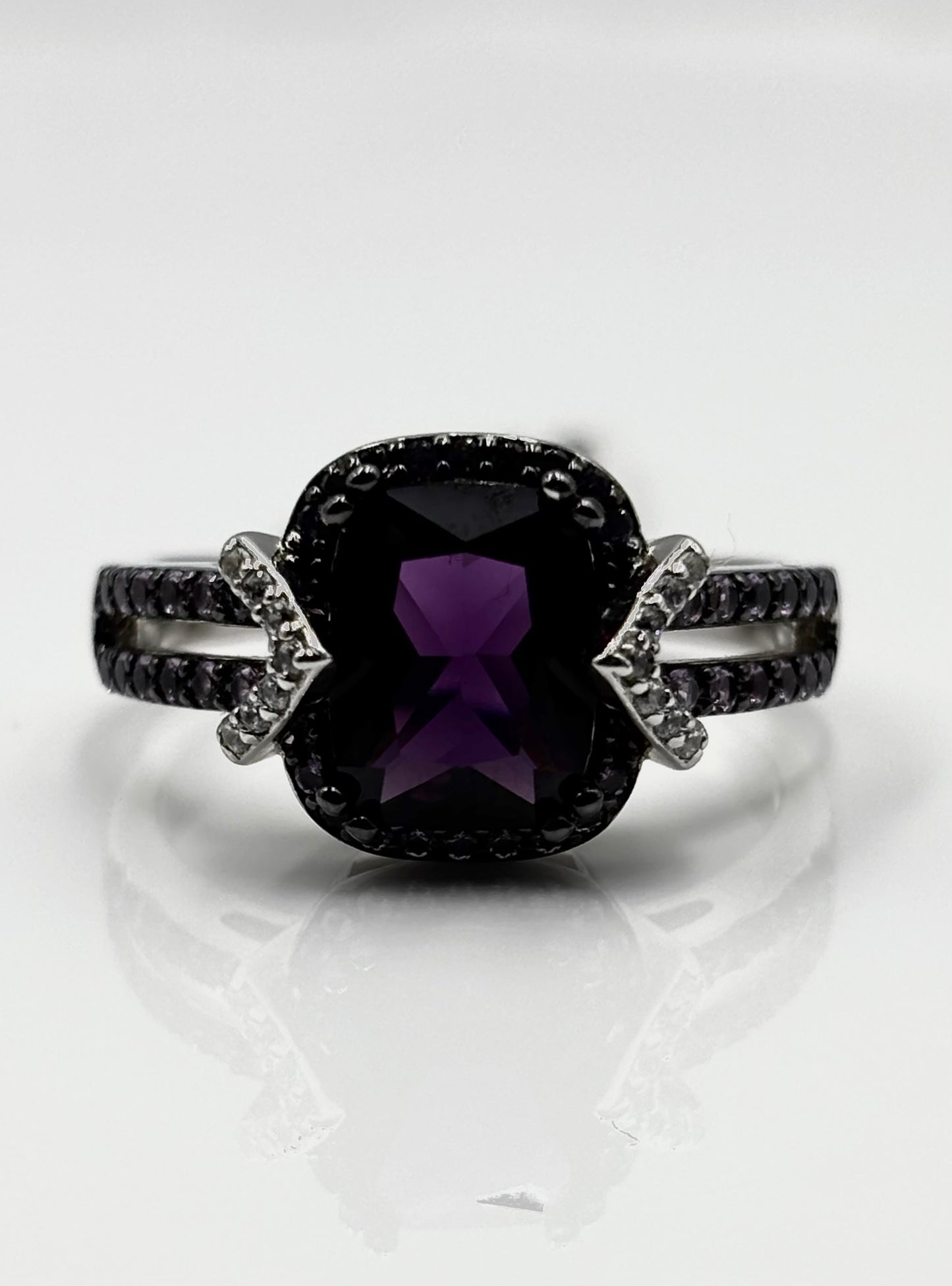Sterling Silver Ring with Amethysts